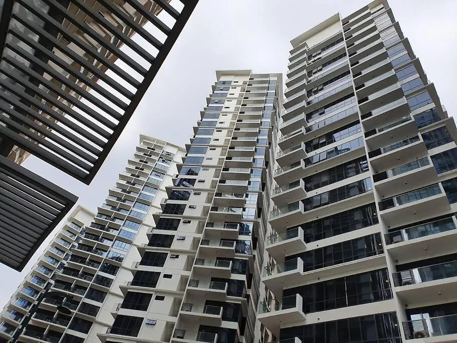 Beautiful High End Condo In City Center, מנילה דירה