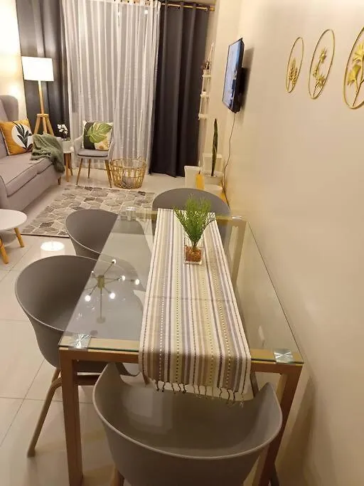 Beautiful High End Condo In City Center, Manila Apartment