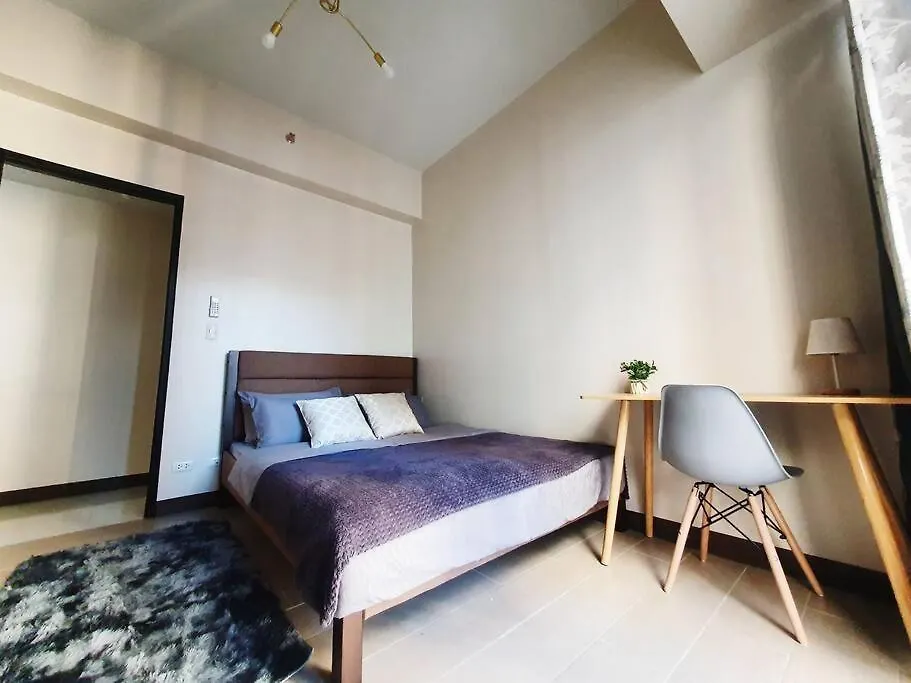 Beautiful High End Condo In City Center, Manila Apartment